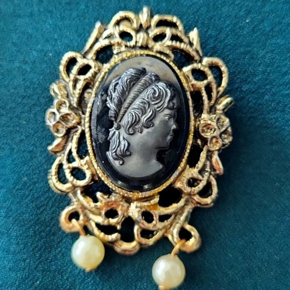 Vintage Cameo Brooch with Faux Pearls.